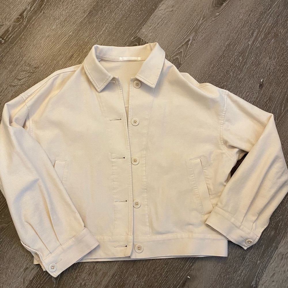 Uniqlo Cropped Jacket 🤍